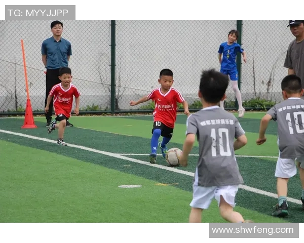 不绑鞋带的足球明星如何颠覆传统踢球方式引领新潮流