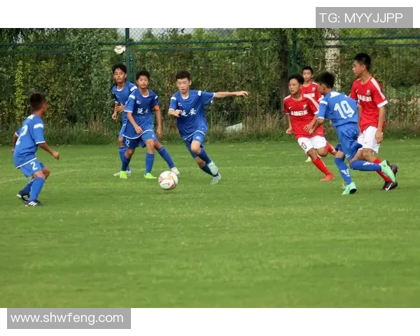 足球明星激情演奏架子鼓视频展现音乐与运动的完美结合 足球明星激情演奏架子鼓视频展现音乐与运动的完美结合