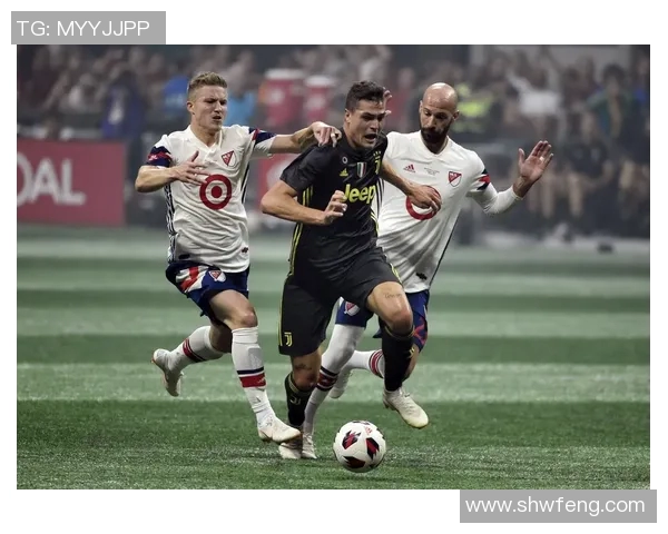 足球明星背影图文全景展示解析与精彩瞬间回顾 足球明星背影图文全景展示解析与精彩瞬间回顾