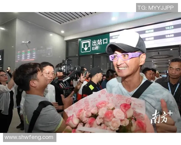香港足球明星队美女高铁之旅展现青春活力与运动魅力